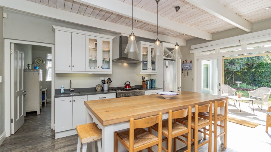 To Let 5 Bedroom Property for Rent in Onrus Western Cape